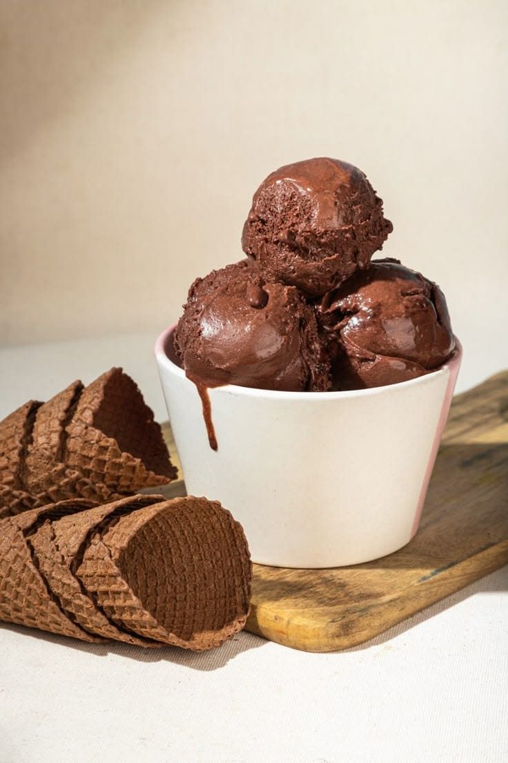Chocolate ice cream scoops