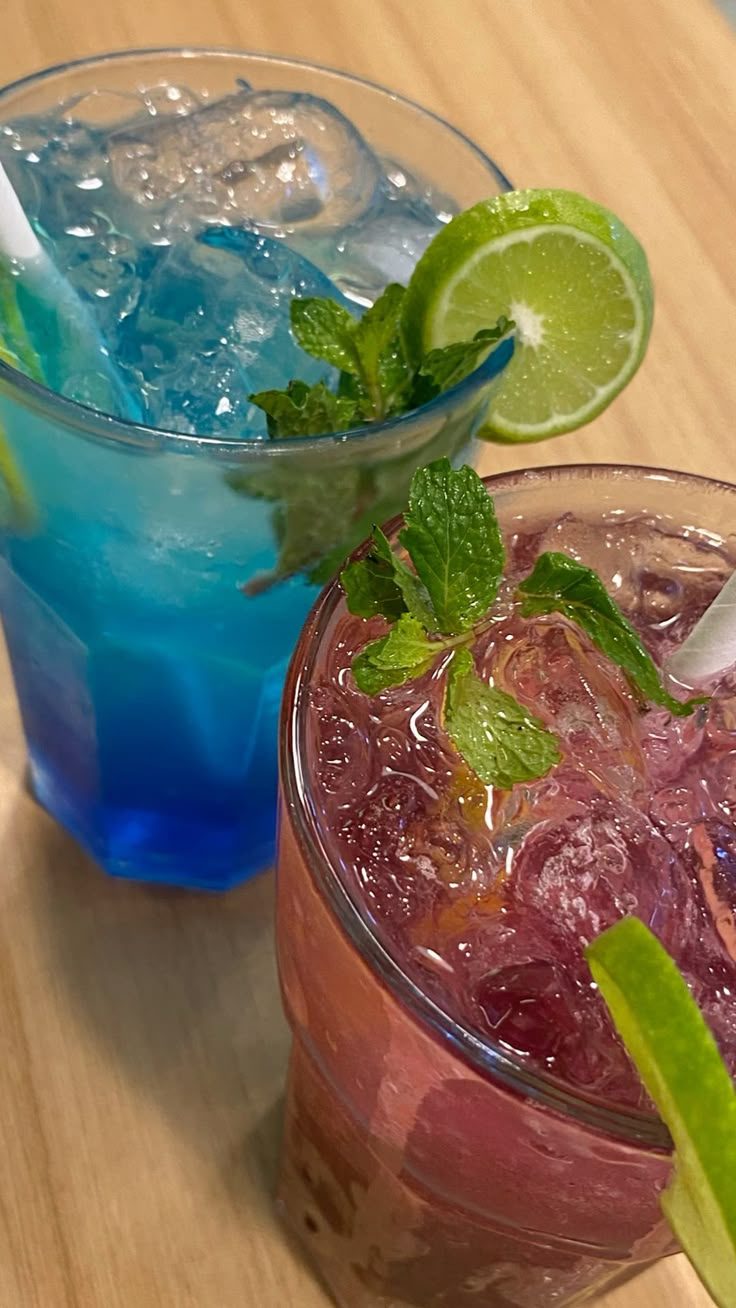 Blue and berry mojitos